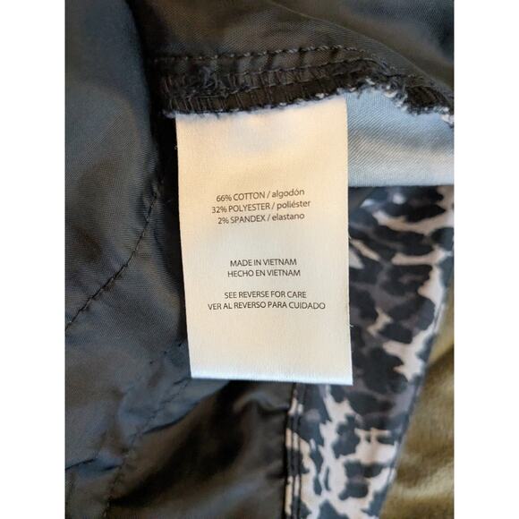 Isaac Mizrahi New York Women's Stretch Leopard Print Shorts Chino Size 4 - Picture 8 of 9